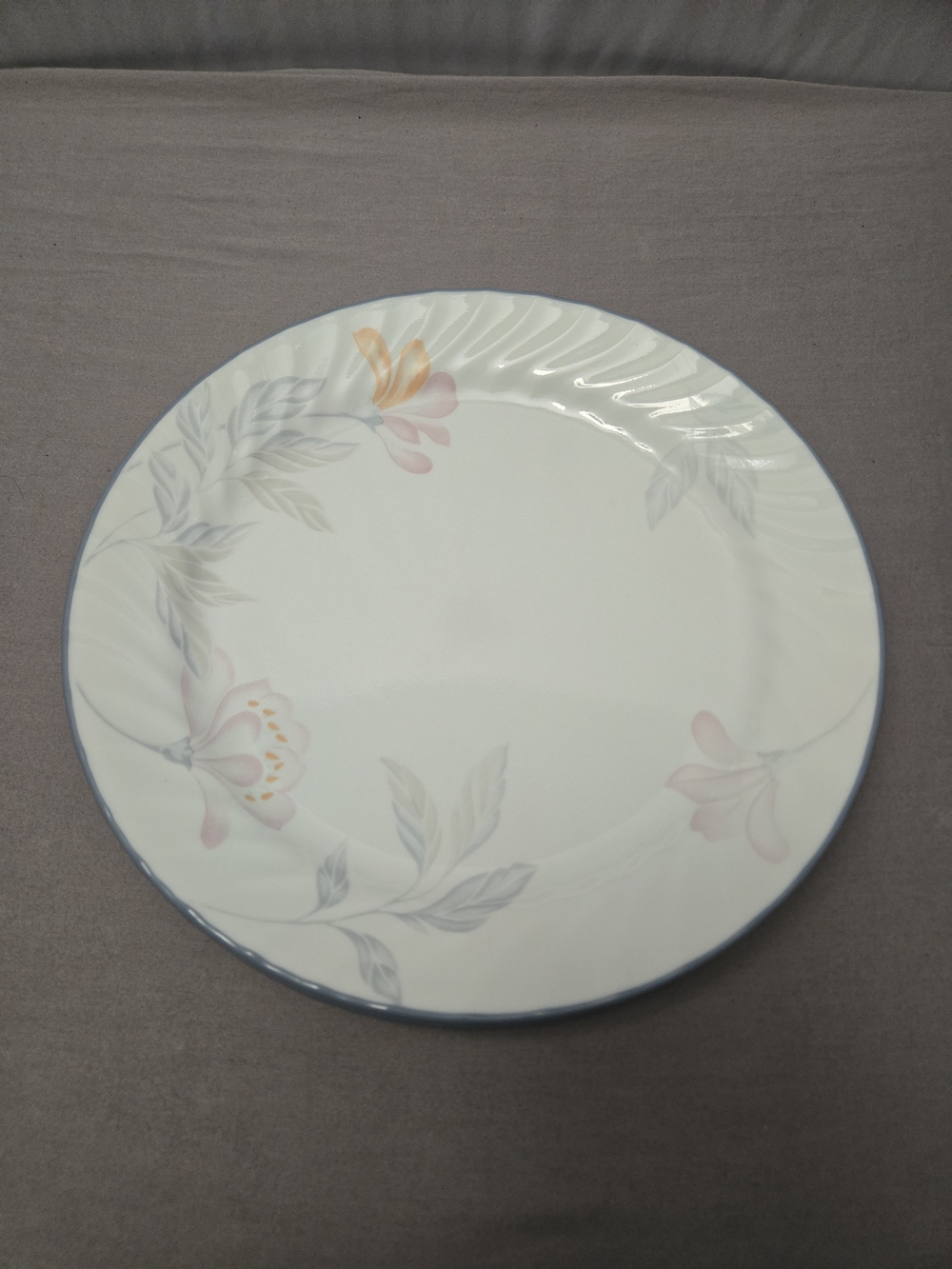 Corelle 4pc Spring Trio Plates 10" Round White Blue Pink Gray Glass Microwave